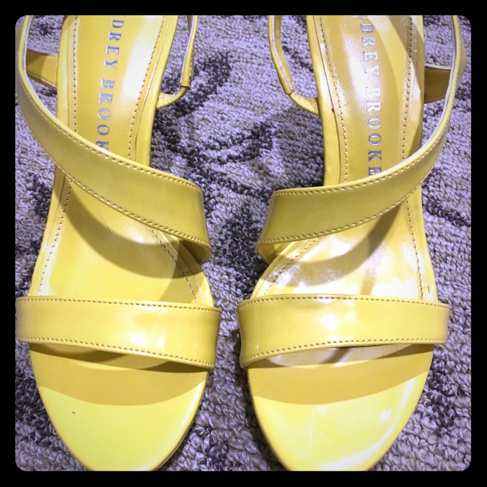 Gorgeous slingback lemon yellow high heels
